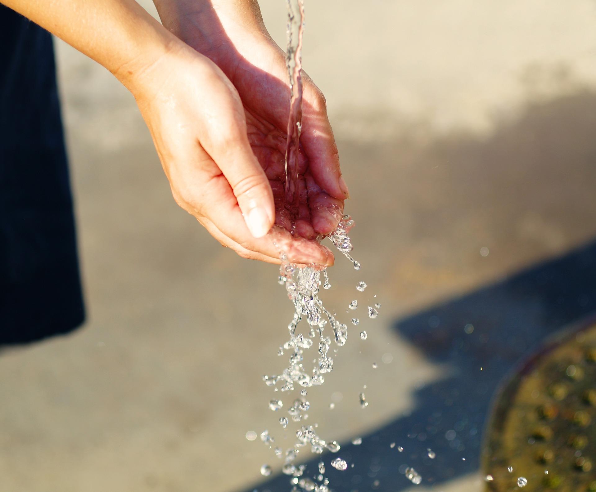 Water-Hands